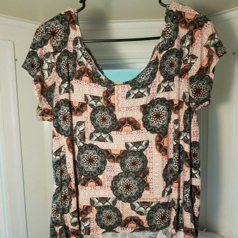 No comment Colorful Geometric Flower top Women's XL